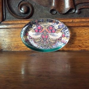 William Morris: Strawberry Thief ~ Paperweight From Past Times.